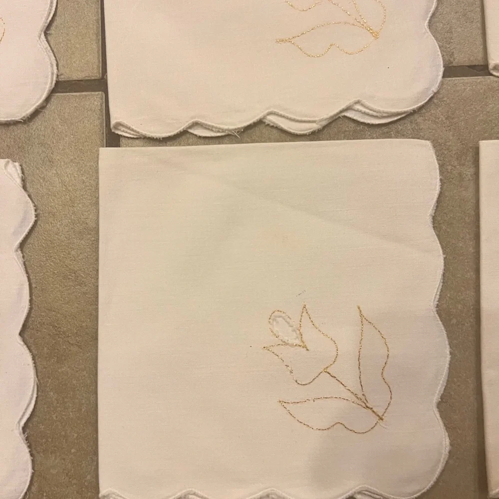 VTG Embroidered Tulip Napkins (Set of Twelve)
